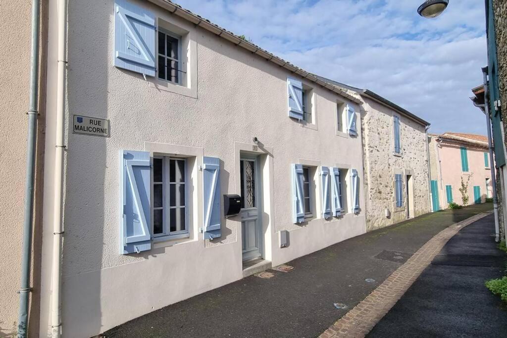 Le Pavillon Bleu Vouvant - Gite Maison Esterno foto